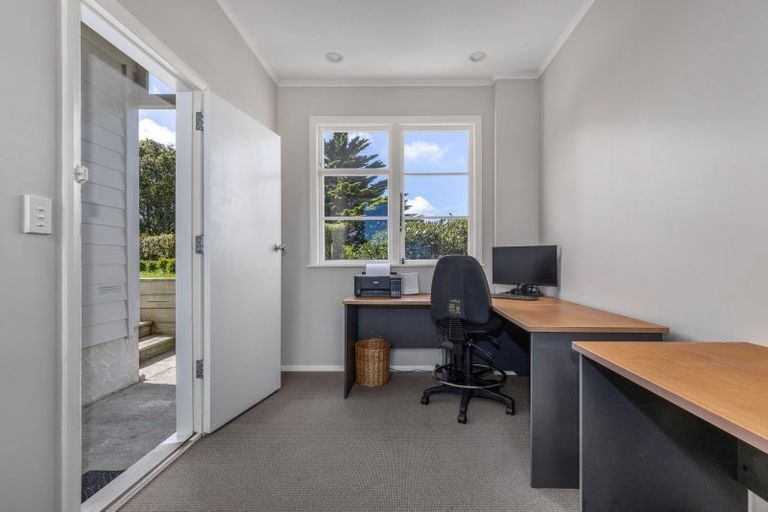 Photo of property in 68a Mana Esplanade, Paremata, Porirua, 5026
