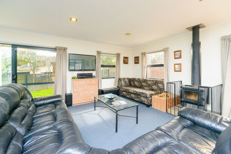 Photo of property in 130 Hillcrest Drive, Kelvin Grove, Palmerston North, 4414