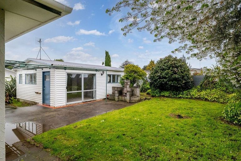 Photo of property in 10 Stoke Place, Awapuni, Palmerston North, 4412