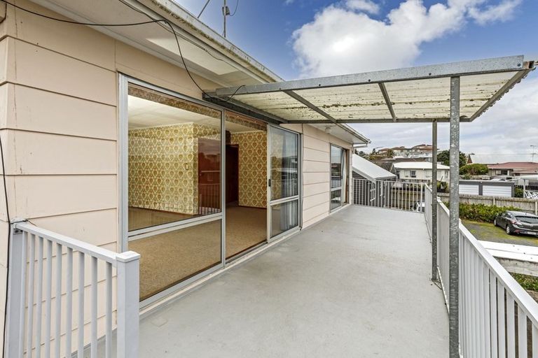 Photo of property in 63 Red Beach Road, Red Beach, 0932