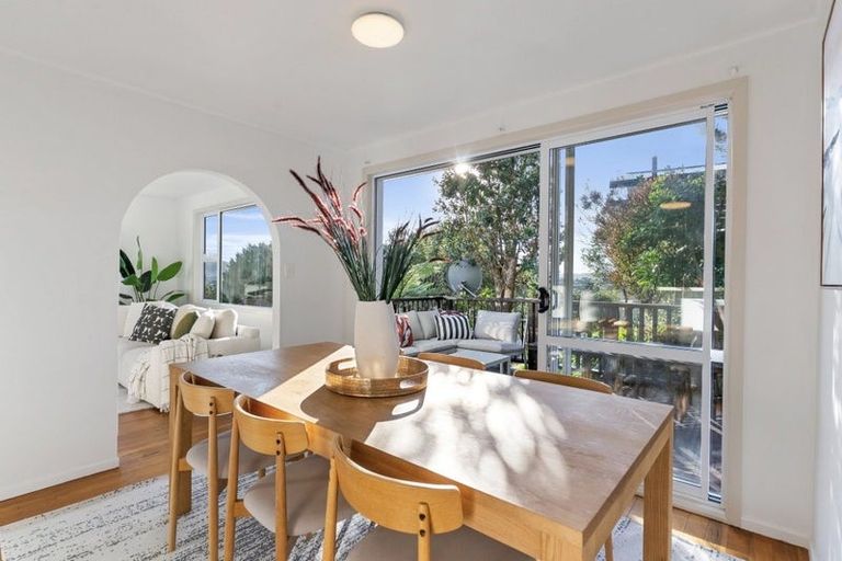 Photo of property in 9 Lomond Street, Newlands, Wellington, 6037