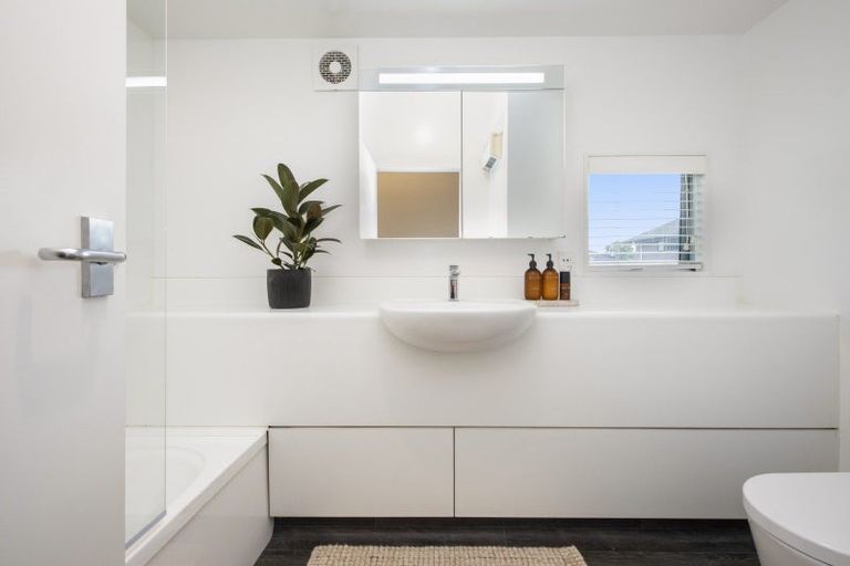 Photo of property in 9/86 Brockworth Place, Riccarton, Christchurch, 8011