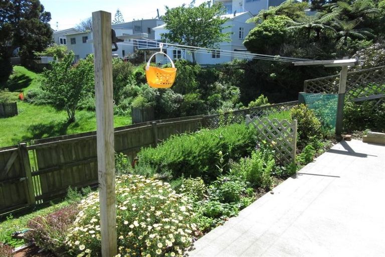 Photo of property in 104 Creswick Terrace, Northland, Wellington, 6012