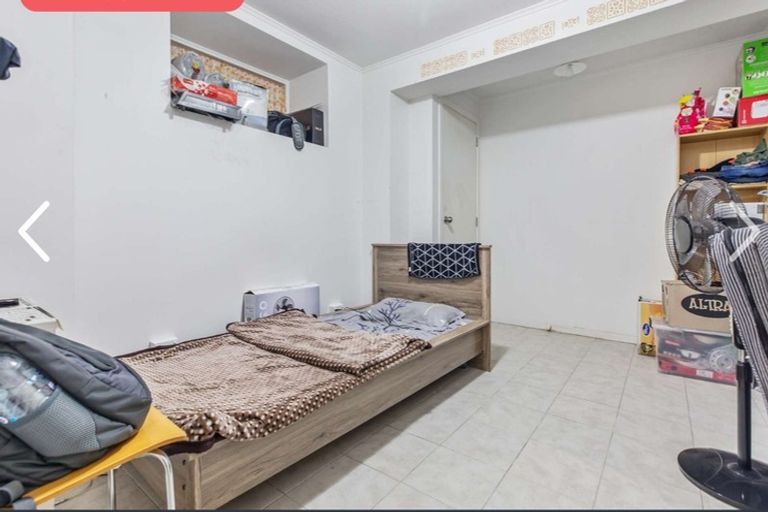 Photo of property in 10 Bishop Street, Green Bay, Auckland, 0604