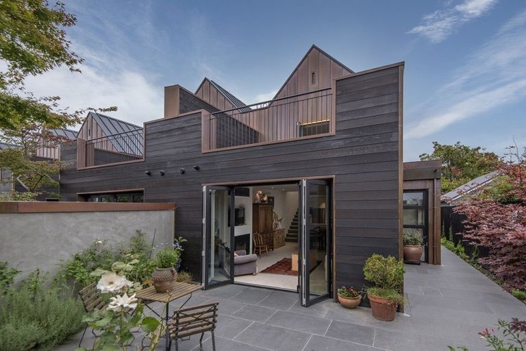 Photo of property in 87 Holly Road, St Albans, Christchurch, 8014