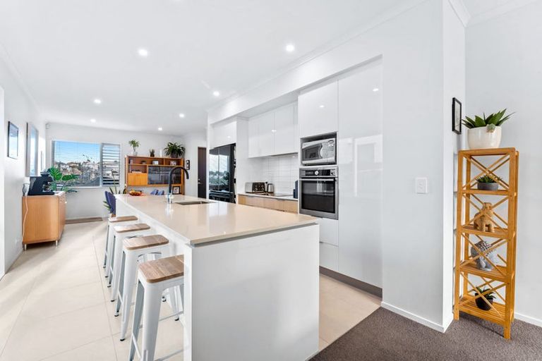 Photo of property in 28 Owen Chapman Drive, Red Beach, 0932