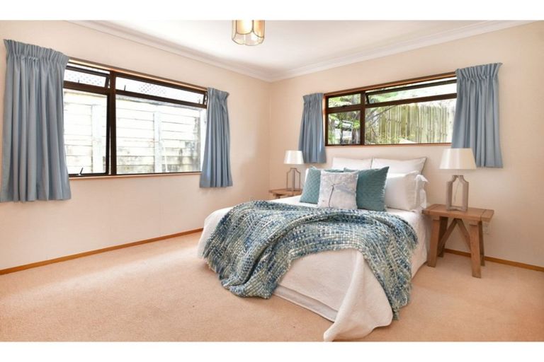 Photo of property in 1 Orewa Heights Crescent, Orewa, 0931