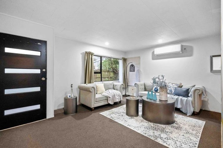 Photo of property in 2/17 Anglers Way, Wattle Downs, Auckland, 2102