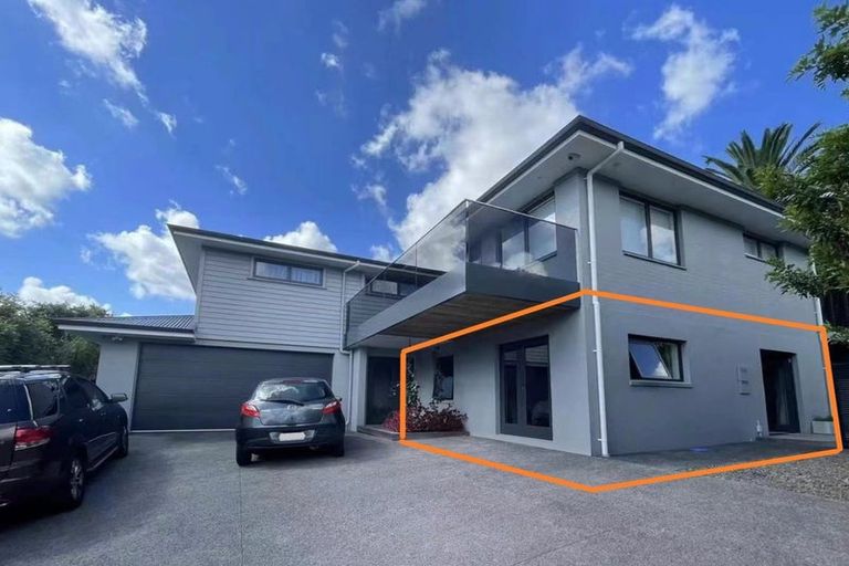 Photo of property in 24a Lyons Avenue, Murrays Bay, Auckland, 0630