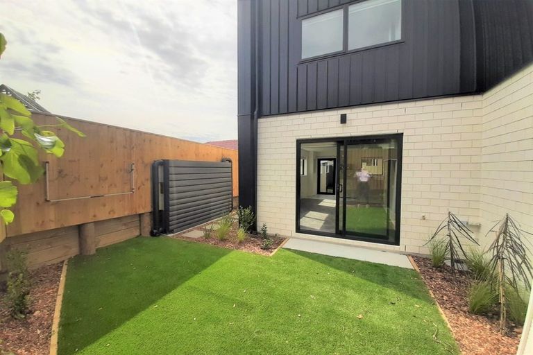 Photo of property in 9/59 Neil Avenue, Te Atatu Peninsula, Auckland, 0610