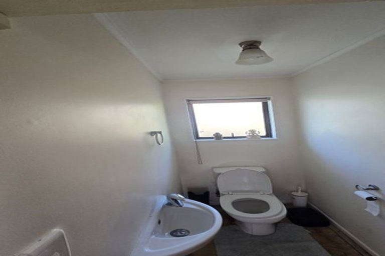 Photo of property in 6 Ruth Grove, Karori, Wellington, 6012