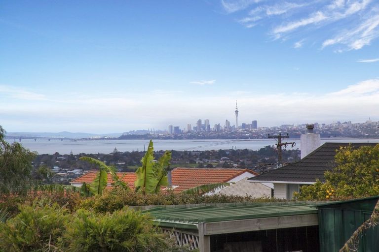 Photo of property in 18 Flagstaff Place, Massey, Auckland, 0614