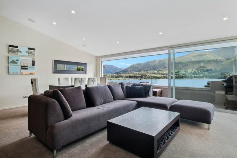 Photo of property in Lakeview Heights, 3/124 Lismore Street, Wanaka, 9305