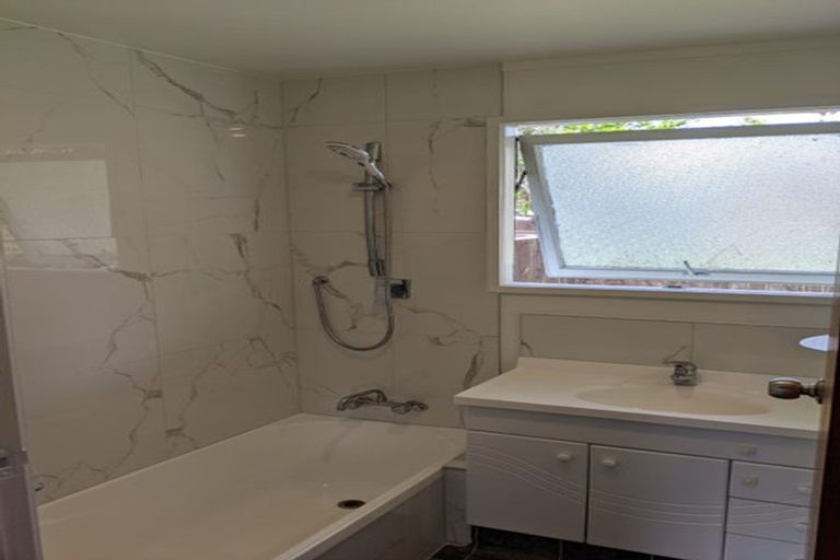 Photo of property in 1/6 Makora Road, Massey, Auckland, 0614