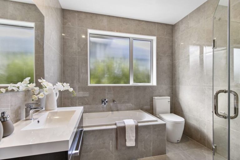 Photo of property in 17 Boocock Crescent, Orewa, 0931