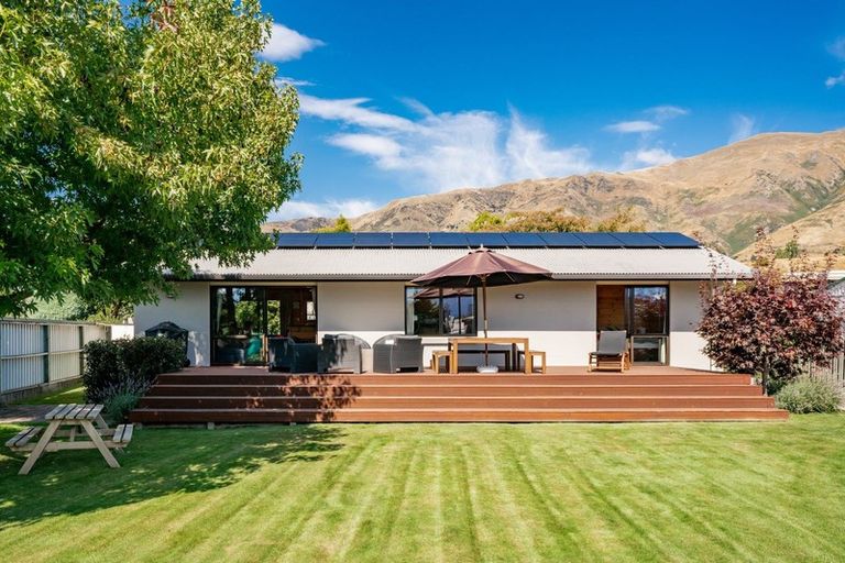 Photo of property in 48 Meadowstone Drive, Wanaka, 9305