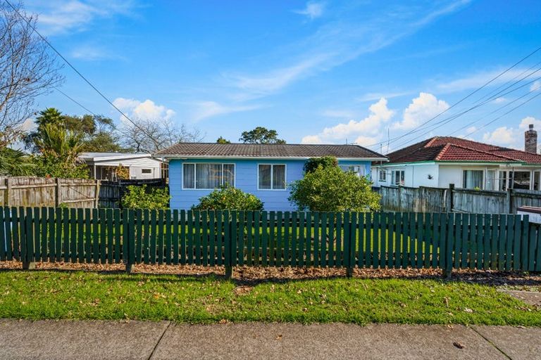 Photo of property in 1/12 Cresta Avenue, Beach Haven, Auckland, 0626