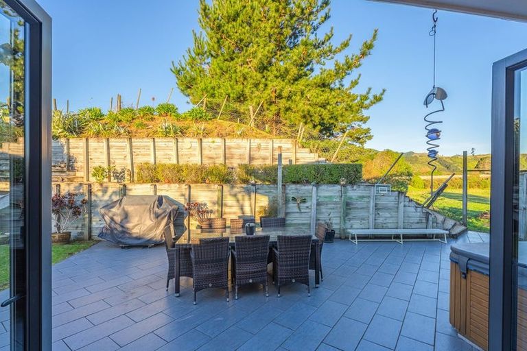 Photo of property in 14 Nugget Grove, Raumati Beach, Paraparaumu, 5032