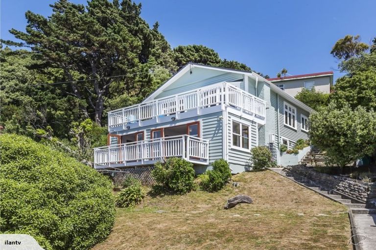 Photo of property in 49 Hungerford Road, Lyall Bay, Wellington, 6022