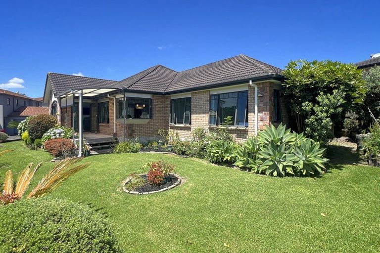 Photo of property in 57 Mt Lebanon Crescent, The Gardens, Auckland, 2105