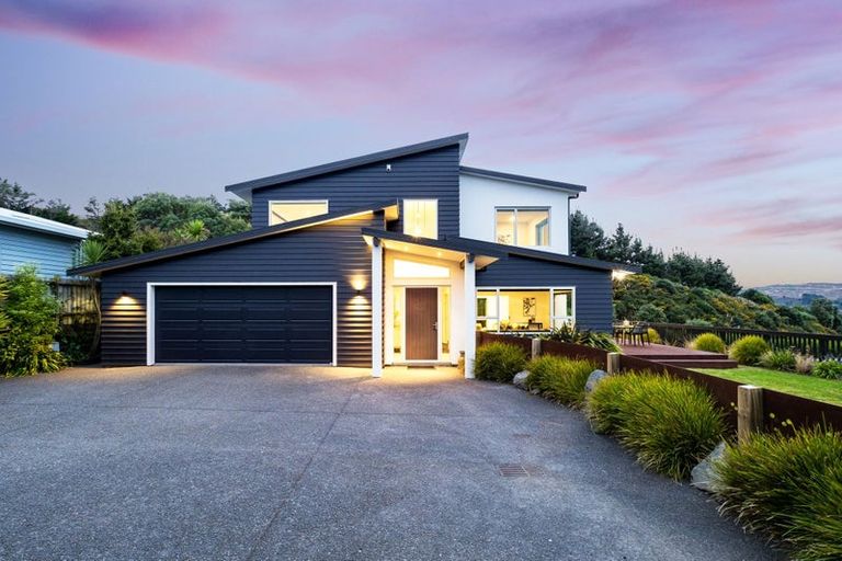 Photo of property in 26 Kilkelly Close, Tawa, Wellington, 5028