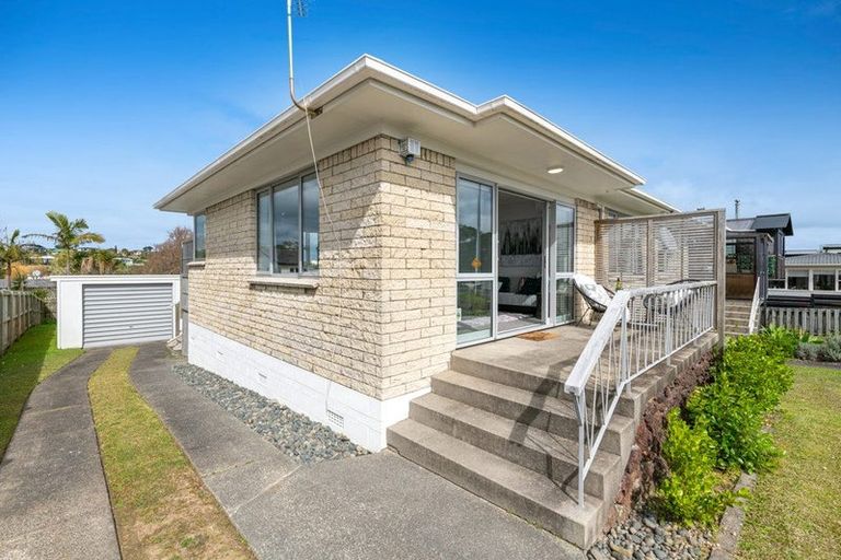 Photo of property in 1/941 Whangaparaoa Road, Manly, Whangaparaoa, 0930