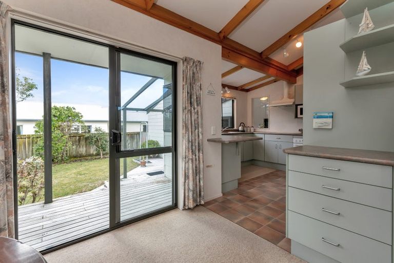 Photo of property in 74 One Tree Point Road, One Tree Point, 0118