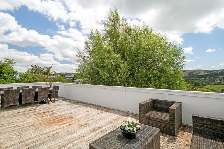 Photo of property in 4 Rautawhiri Road, Helensville, 0800