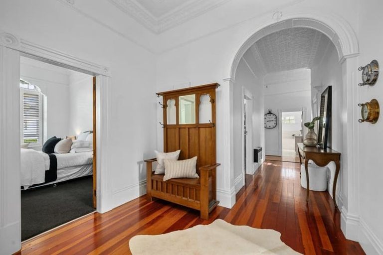 Photo of property in 58 Hinemoa Street, Birkenhead, Auckland, 0626