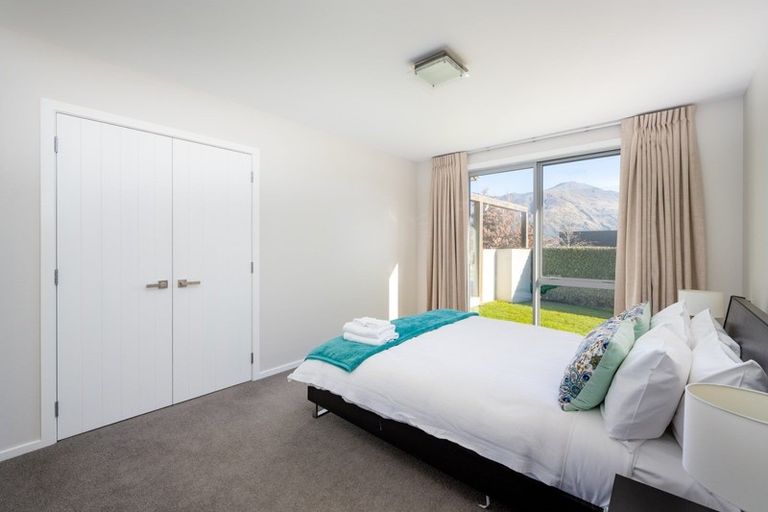 Photo of property in 2 Urquhart Place, Wanaka, 9305