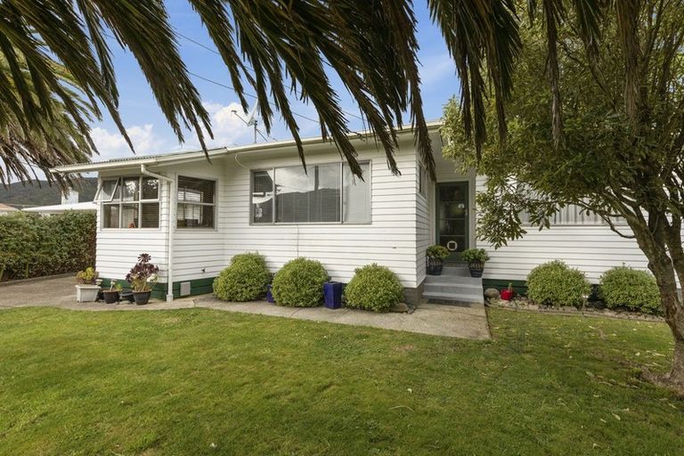 Photo of property in 10 Halifax Street, Wainuiomata, Lower Hutt, 5014