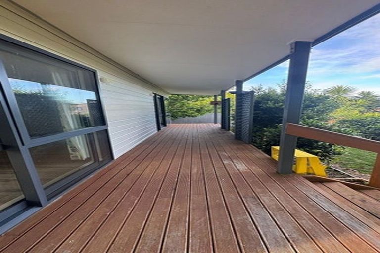 Photo of property in 22 Beihlers Road, Weymouth, Auckland, 2103