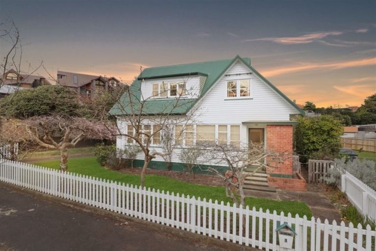 Photo of property in 1 Jellicoe Drive, Hamilton East, Hamilton, 3216