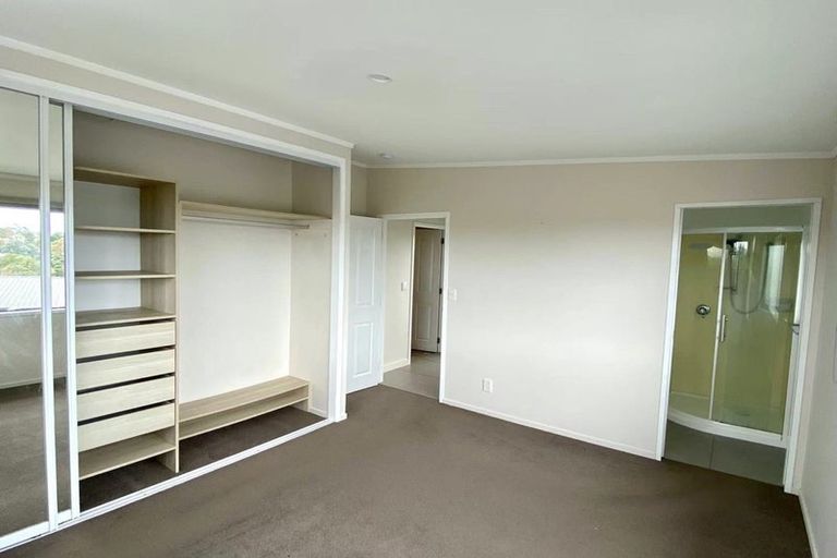 Photo of property in 11 Sumich Place, West Harbour, Auckland, 0618