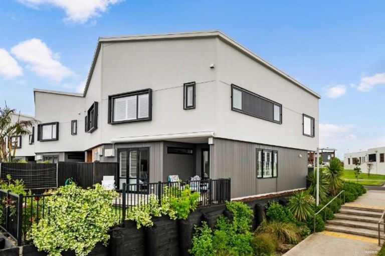 Photo of property in 8 Marine Parade, Hobsonville, Auckland, 0616