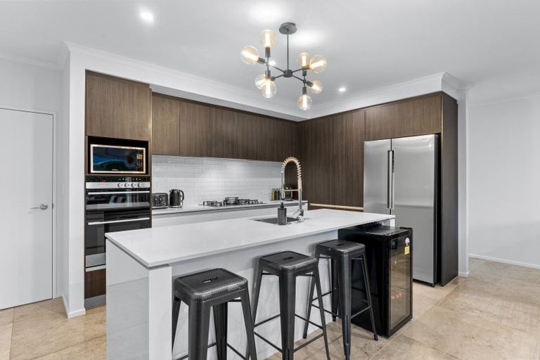 Photo of property in 15 Taikura Avenue, Red Beach, 0932