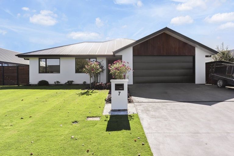 Photo of property in 7 Valour Drive, Rangiora, 7400