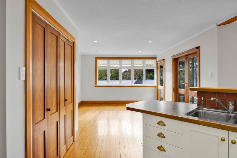 Photo of property in 27 Bonithon Avenue, Moturoa, New Plymouth, 4310