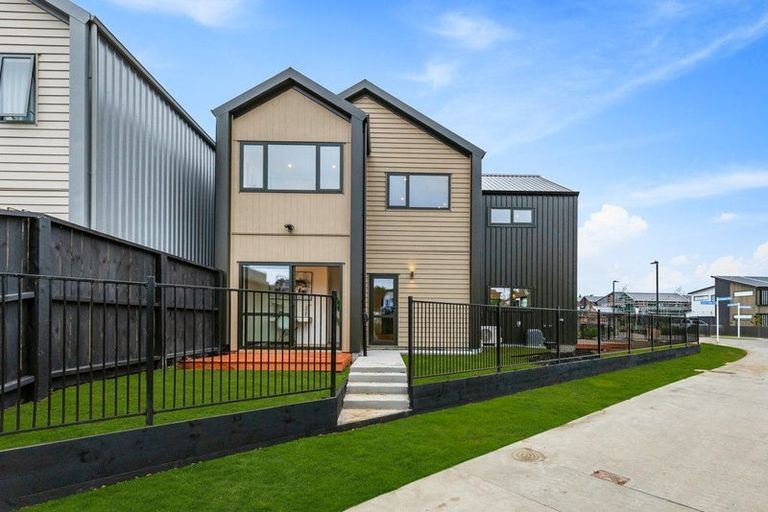 Photo of property in 39 Bristol Freighter Road, Hobsonville, 0616