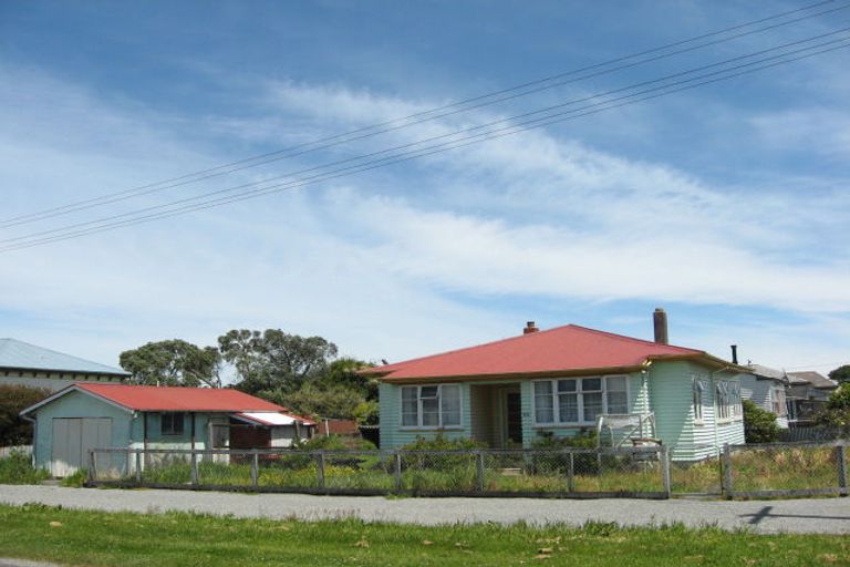 Photo of property in 28 Queen Street, Westport, 7825