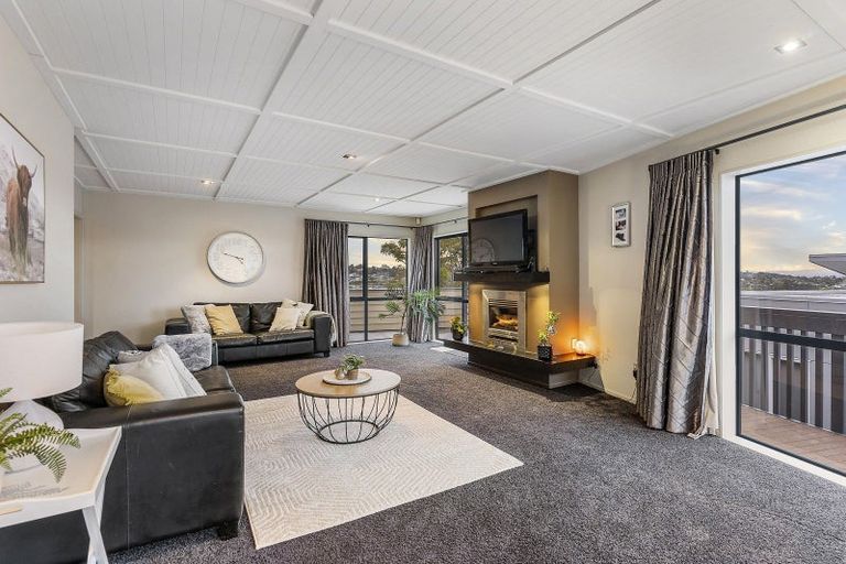 Photo of property in 47 Kittiwake Drive, Schnapper Rock, Auckland, 0632