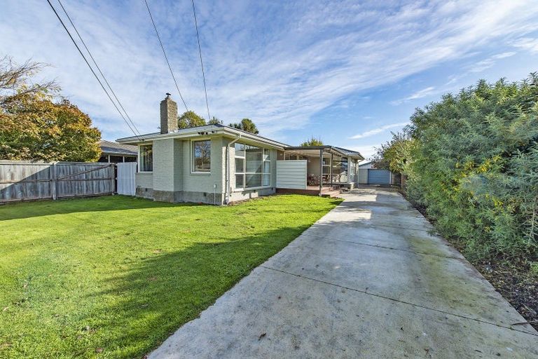 Photo of property in 15 Frensham Crescent, Woolston, Christchurch, 8062