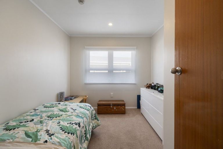 Photo of property in 18 Tararua Terrace, Cloverlea, Palmerston North, 4412