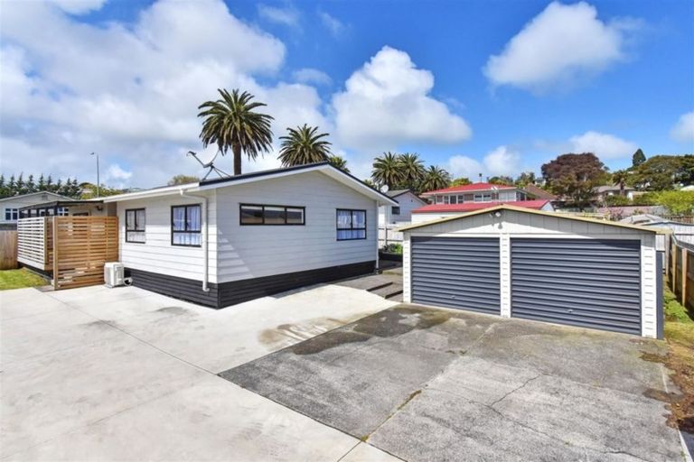 Photo of property in 17 Mellsop Avenue, Waiuku, 2123