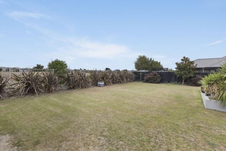 Photo of property in 31 Linkwater Way, Parklands, Christchurch, 8083