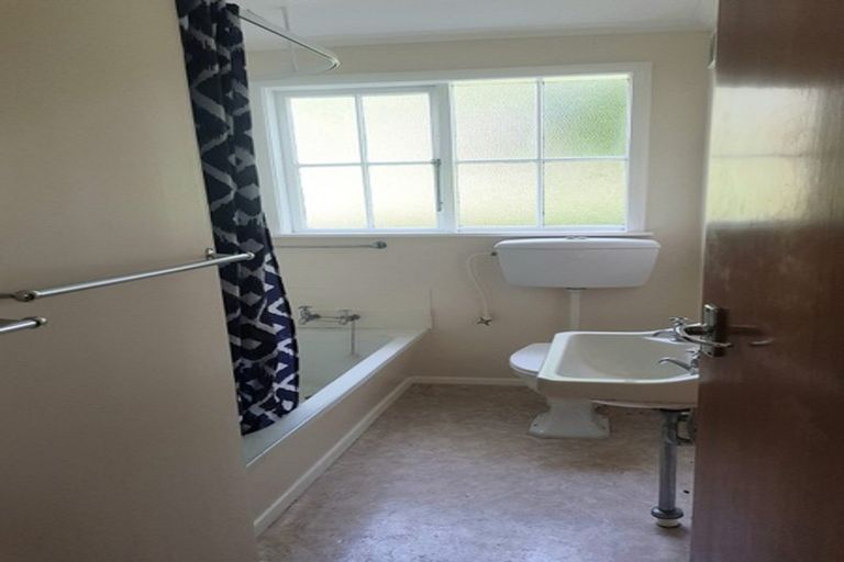 Photo of property in 72 Duthie Street, Karori, Wellington, 6012