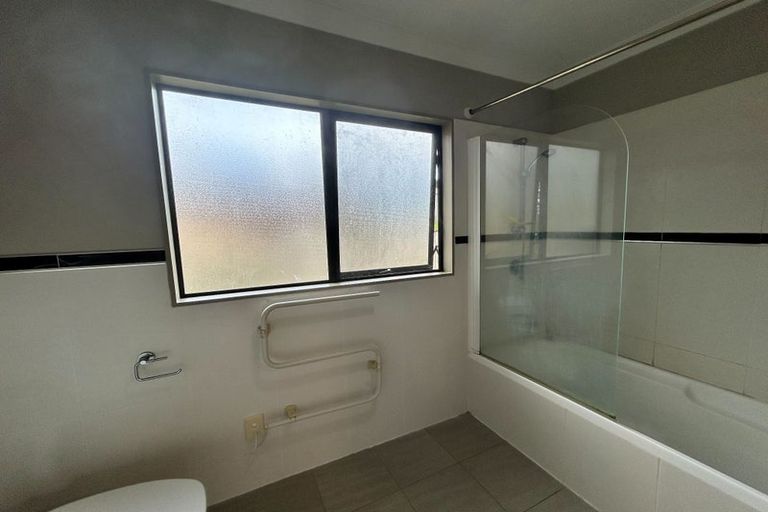 Photo of property in 45 Helleur Road, Massey, Auckland, 0614