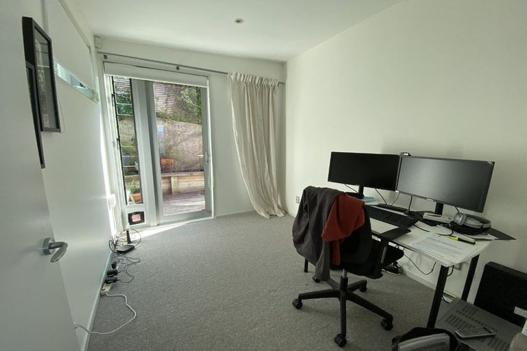 Photo of property in 23 Napier Street, Karaka Bays, Wellington, 6022