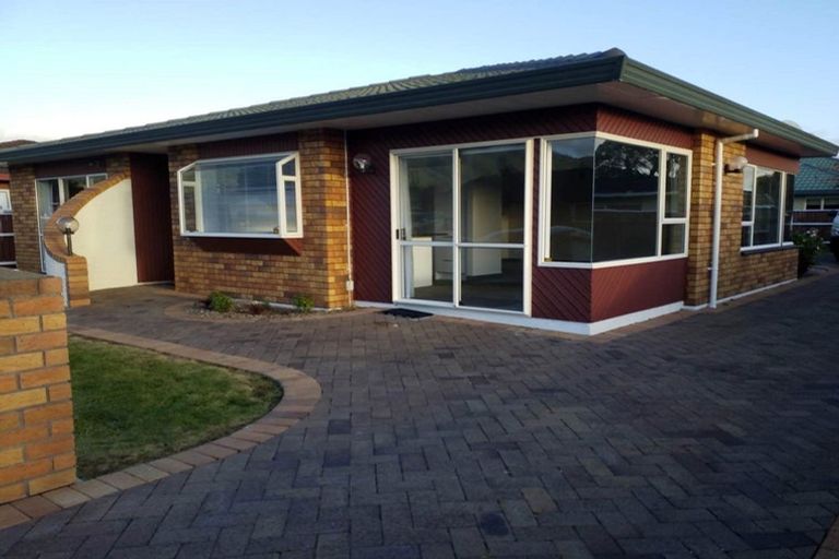 Photo of property in 24-26 Oriwa Street, Waikanae, 5036