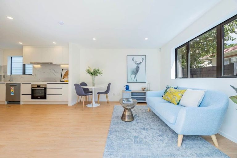 Photo of property in 37a Allington Road, Massey, Auckland, 0614